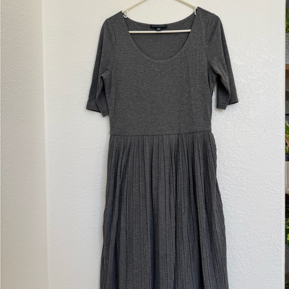 Banana Republic Charcoal midi pleated 3/4 Sleeve Dress
